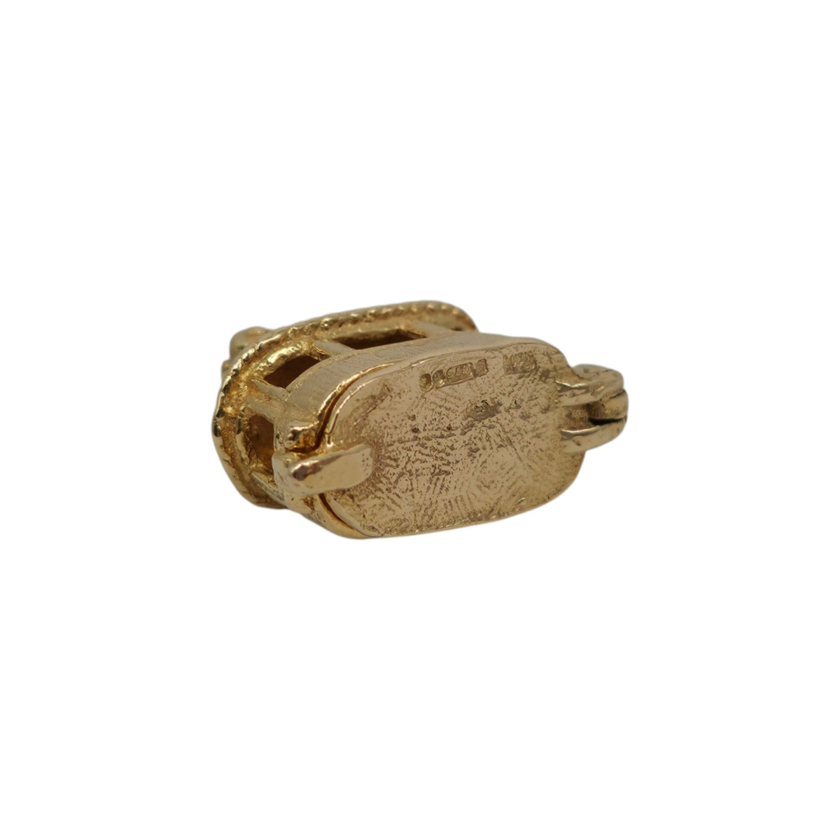 9ct 375 Yellow Gold Skier Inside Cable Car Opening Charm 1968 L 1.8 cm 4.4 g.