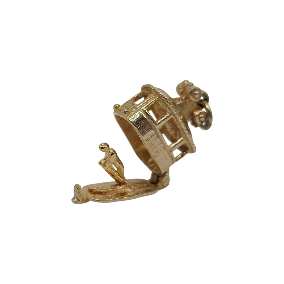 9ct 375 Yellow Gold Skier Inside Cable Car Opening Charm 1968 L 1.8 cm 4.4 g.