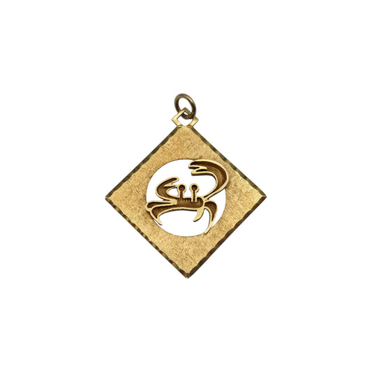 9ct 375 Yellow Gold Cancer Horoscope Pendant 1966 L 4.0 cm 5.4 g.
