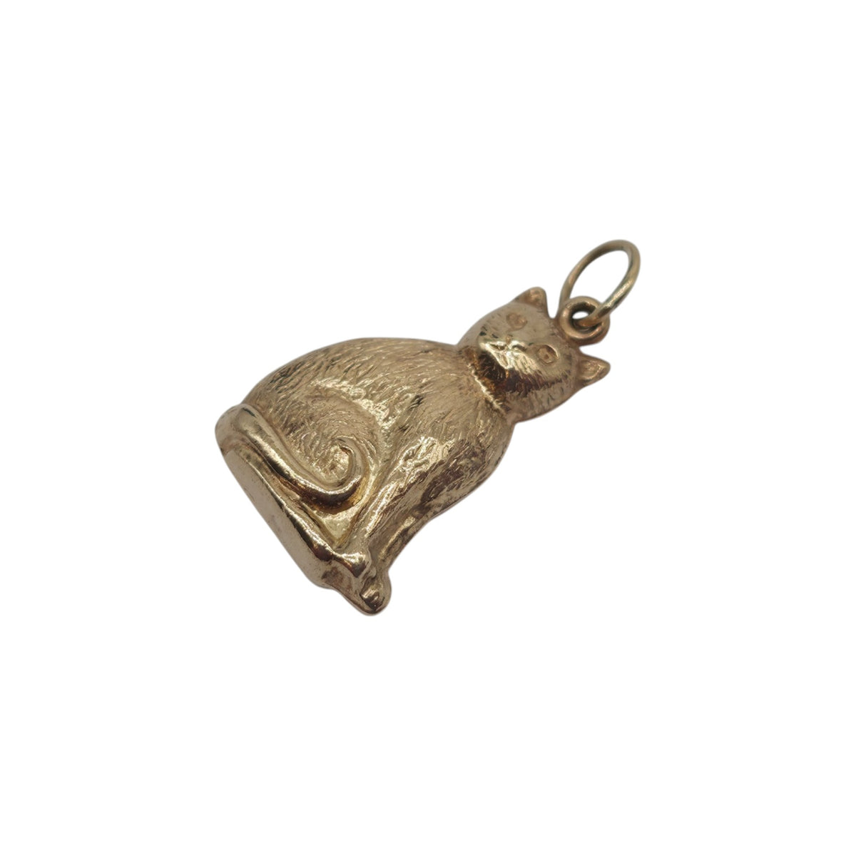 9ct Yellow Gold Cat Charm c.1970 L 1.6 cm 0.7 g.
