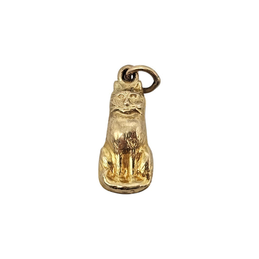 9ct 375 Yellow Gold Cat Charm 1963 L 1.5 cm 0.6 g.