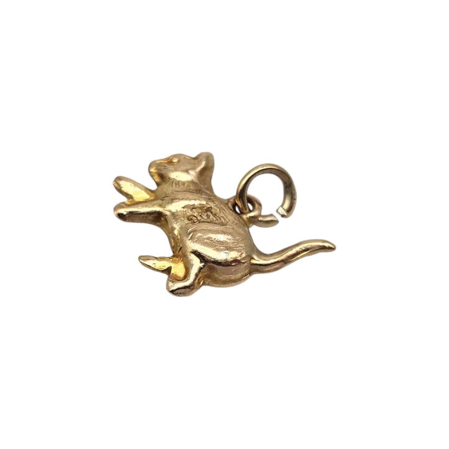 9ct Yellow Gold Cat Charm c.1960 L 1.1 cm 0.6 g.