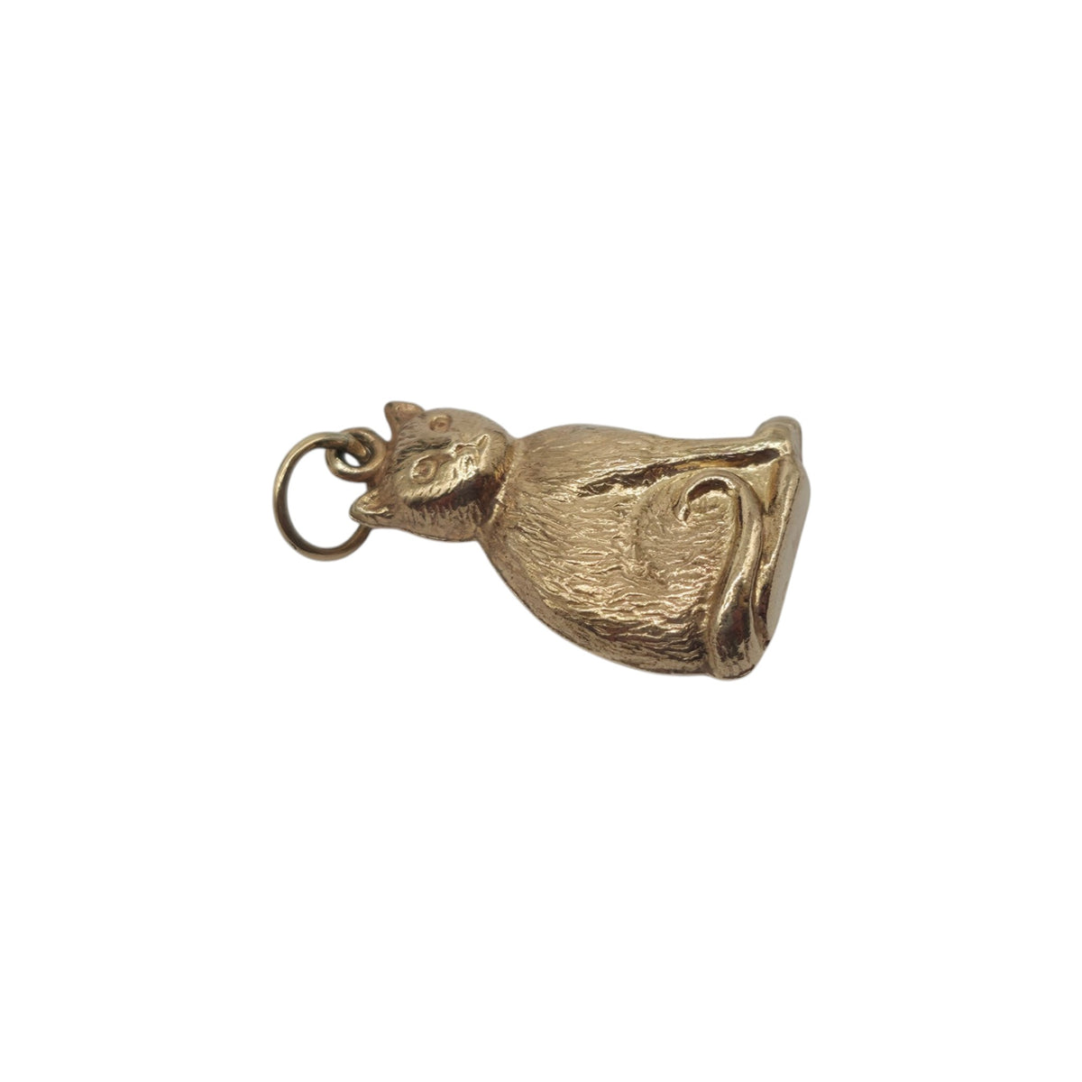 9ct Yellow Gold Cat Charm c.1970 L 1.6 cm 0.7 g.