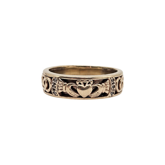 9ct 375 Yellow Gold Claddagh Ring Size Q 1/2, 5.8 g.