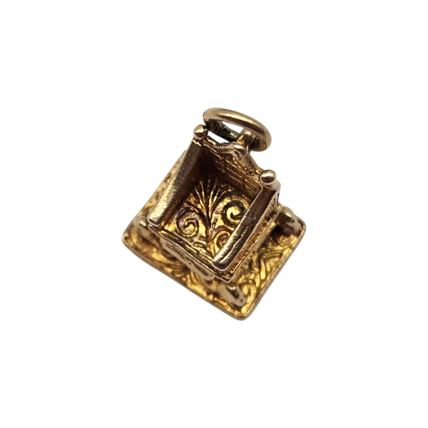 9ct 375 Yellow Gold Coronation Throne Charm 1952 L 1.5 cm 4.1 g.