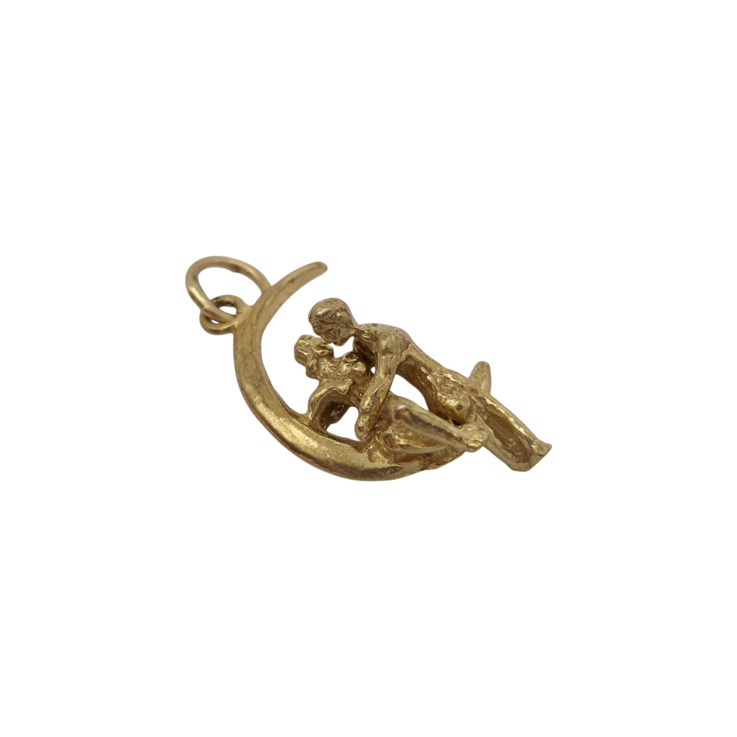 9ct 375 Yellow Gold Articulated Couple On The Moon Charm 1961 L 1.9 cm 1.9 g.