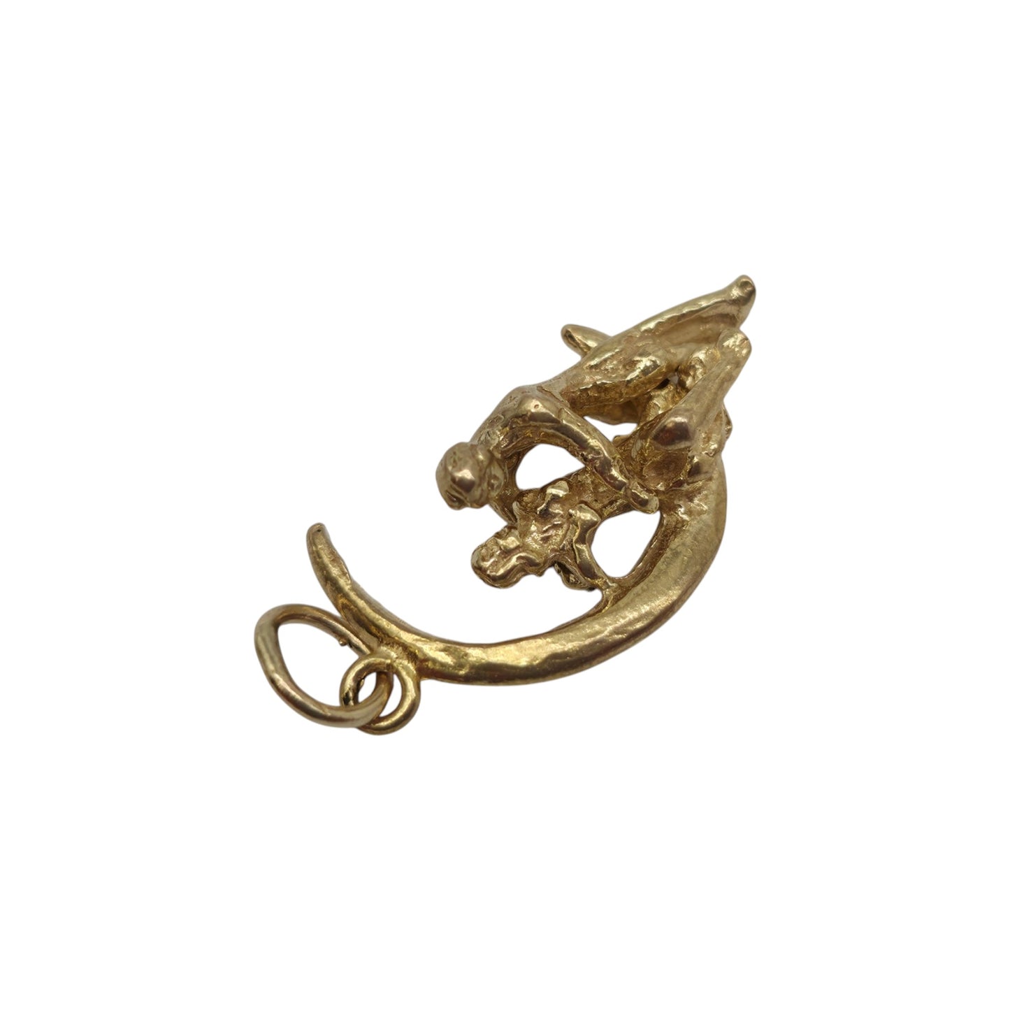 9ct 375 Yellow Gold Articulated Couple On The Moon Charm 1961 L 1.9 cm 1.9 g.