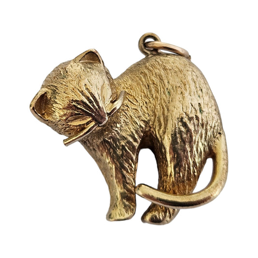 Cute 9ct 375 Cast Yellow Gold Cat Charm 1966 L 1.9 cm 5.9 g.