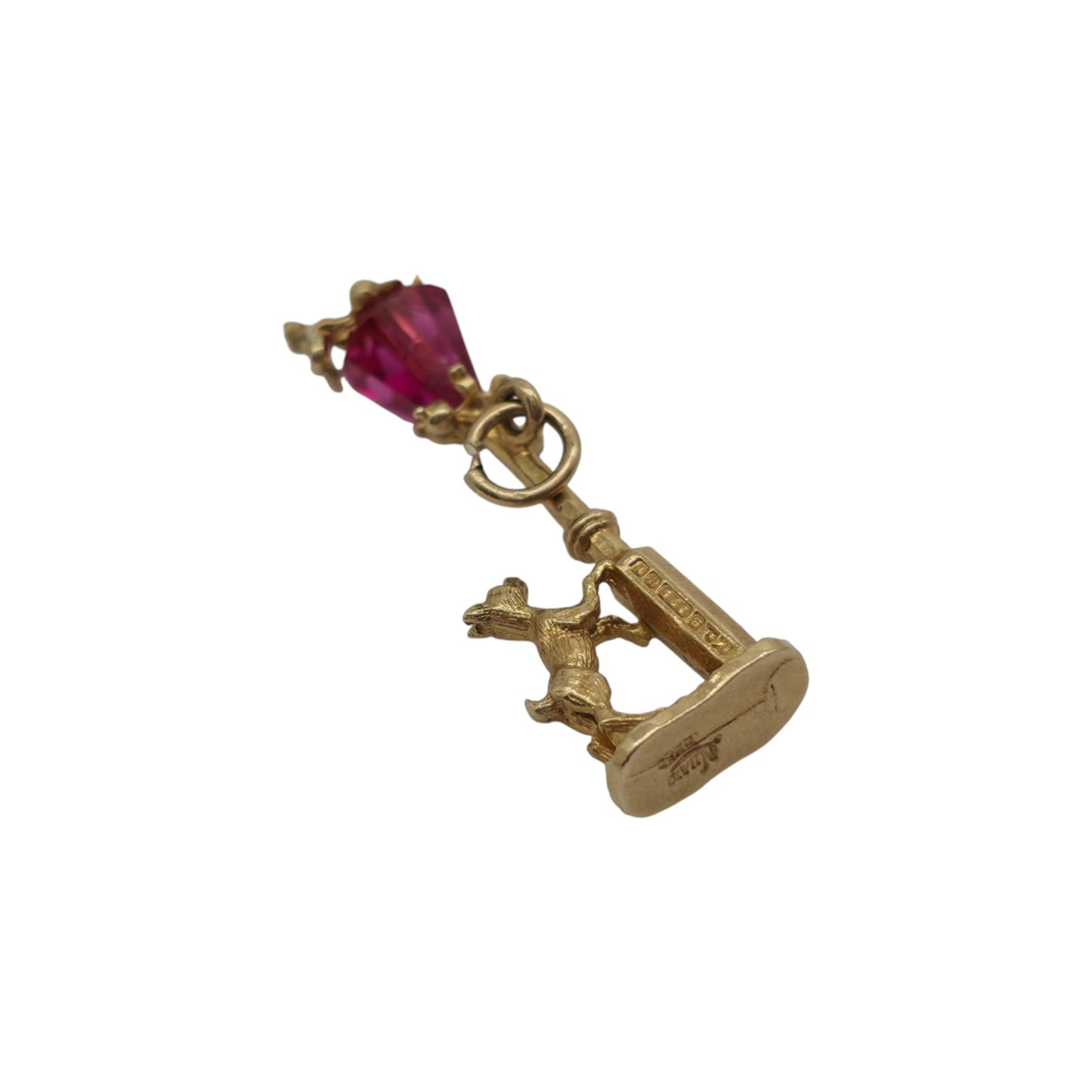 9ct 375 Yellow Gold Dog Chasing A Cat By Lamppost Charm 1971 L 2.9 cm 2.1 g.