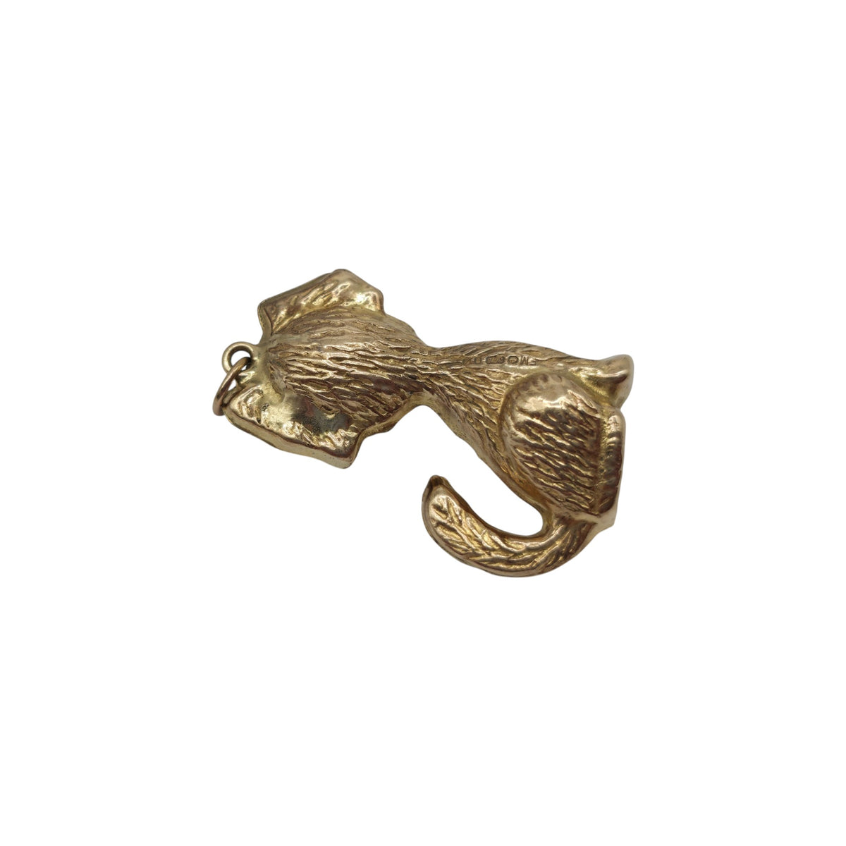 9ct 375 Yellow Gold Seated Dog Charm 1975 L 2.6 cm 2.5 g.
