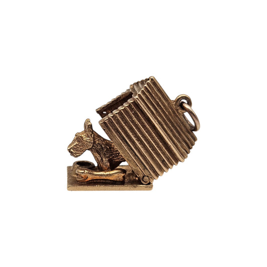 Heavy 9ct 375 Yellow Gold Dog In Kennel Opening Charm 1959 L 1.3 cm 6.7 g.