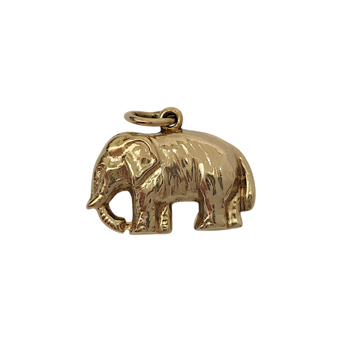 9ct 375 Yellow Gold Elephant Charm 1971 L 1.5 cm 0.8 g.