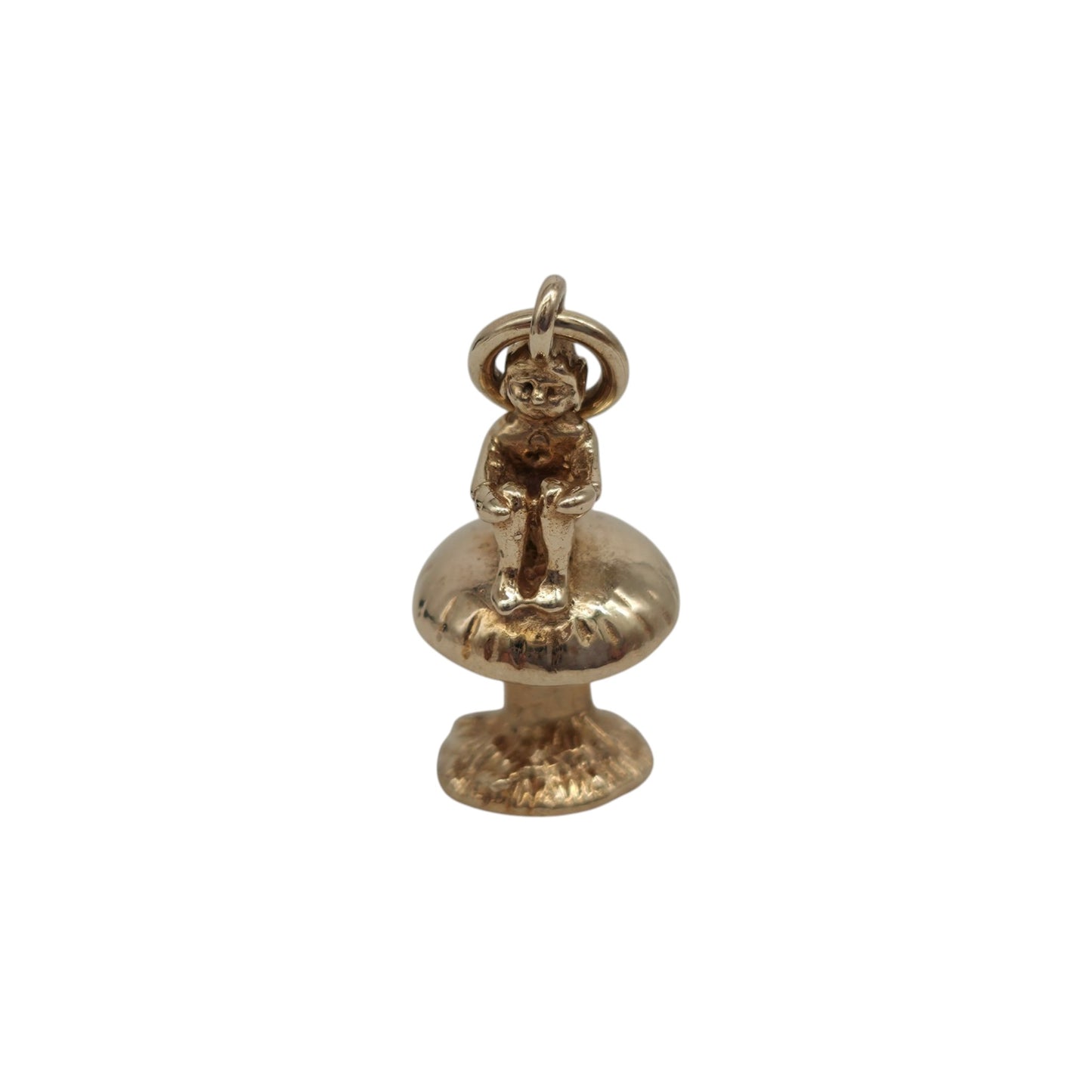 9ct 375 Yellow Gold Elf Sitting On A Toadstool Charm 1966 L 1.6 cm 2.5 g.