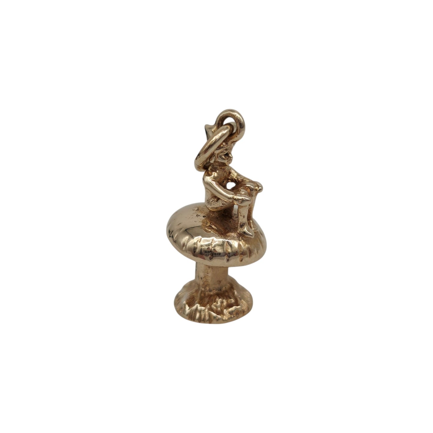 9ct 375 Yellow Gold Elf Sitting On A Toadstool Charm 1966 L 1.6 cm 2.5 g.