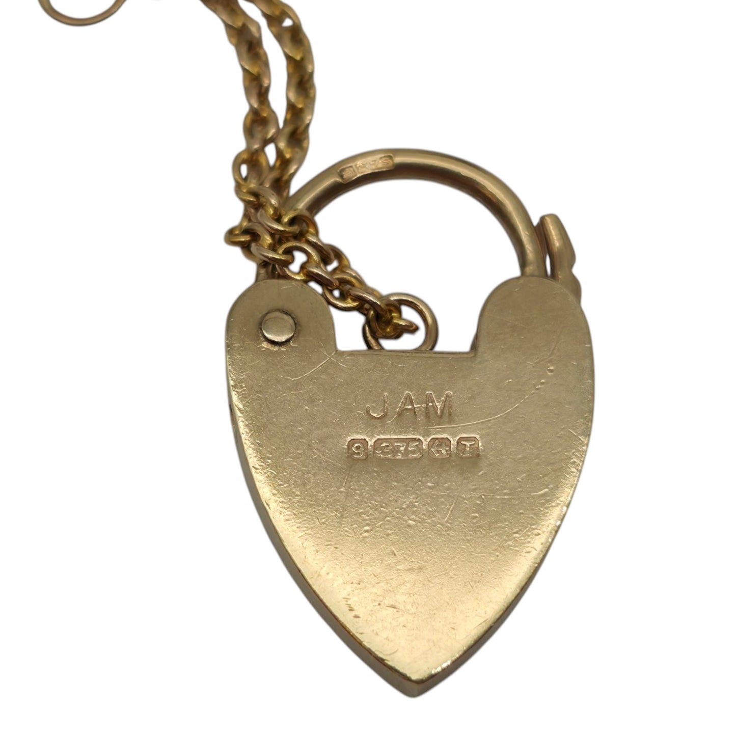 9ct 375 Yellow Gold Engraved Heart Shaped Padlock 1968 L 2.0 cm 2.5 g.