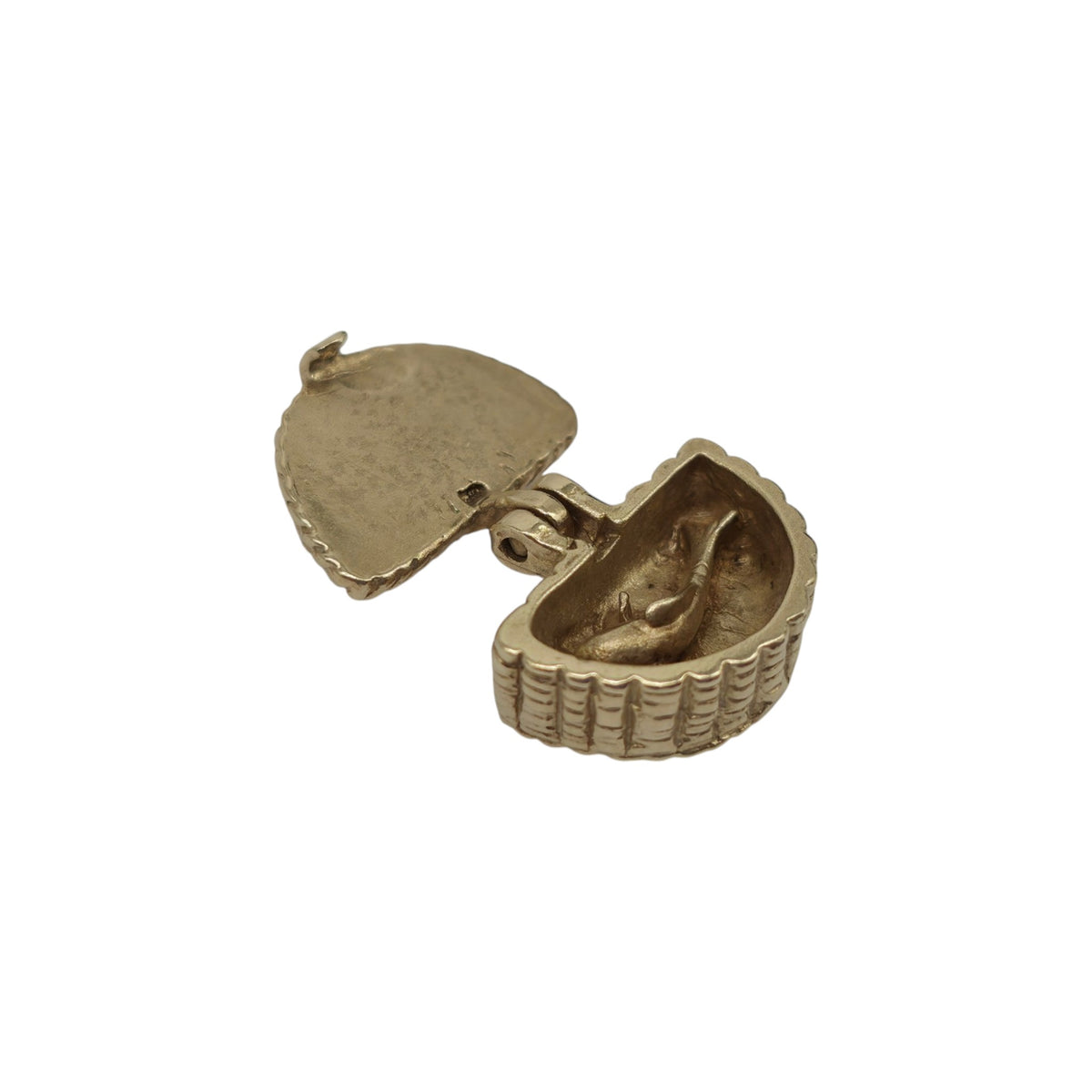 9ct Yellow Gold Fish In The Basket Opening Charm L 1.3 cm 3.4 g.