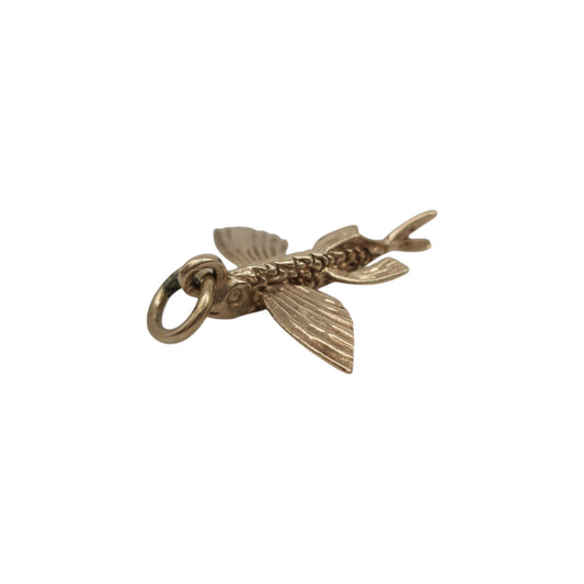 9ct 375 Yellow Gold Flying Fish Charm 1973 L 1.6 cm 0.9 g.