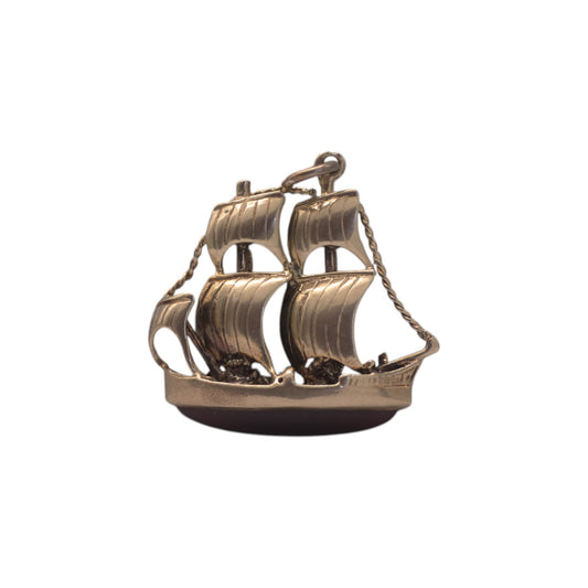 9ct 375 Yellow Gold Galleon Ship Charm c.1964 L 2.2 cm 4.8 g.