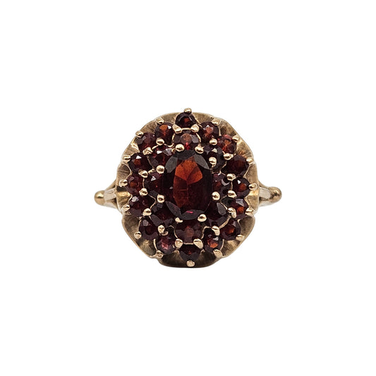 9ct 375 Yellow Gold Garnet Ring 1973 Size O 1/2, 4.8 g.
