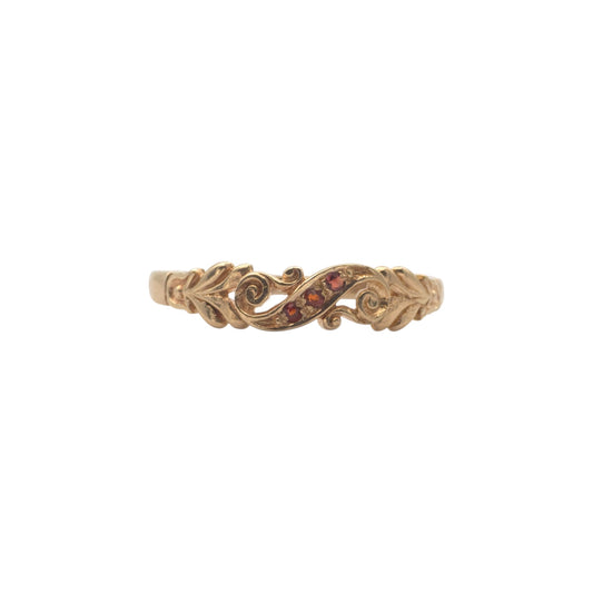 9ct 375 yellow gold Ring set with three garnets
