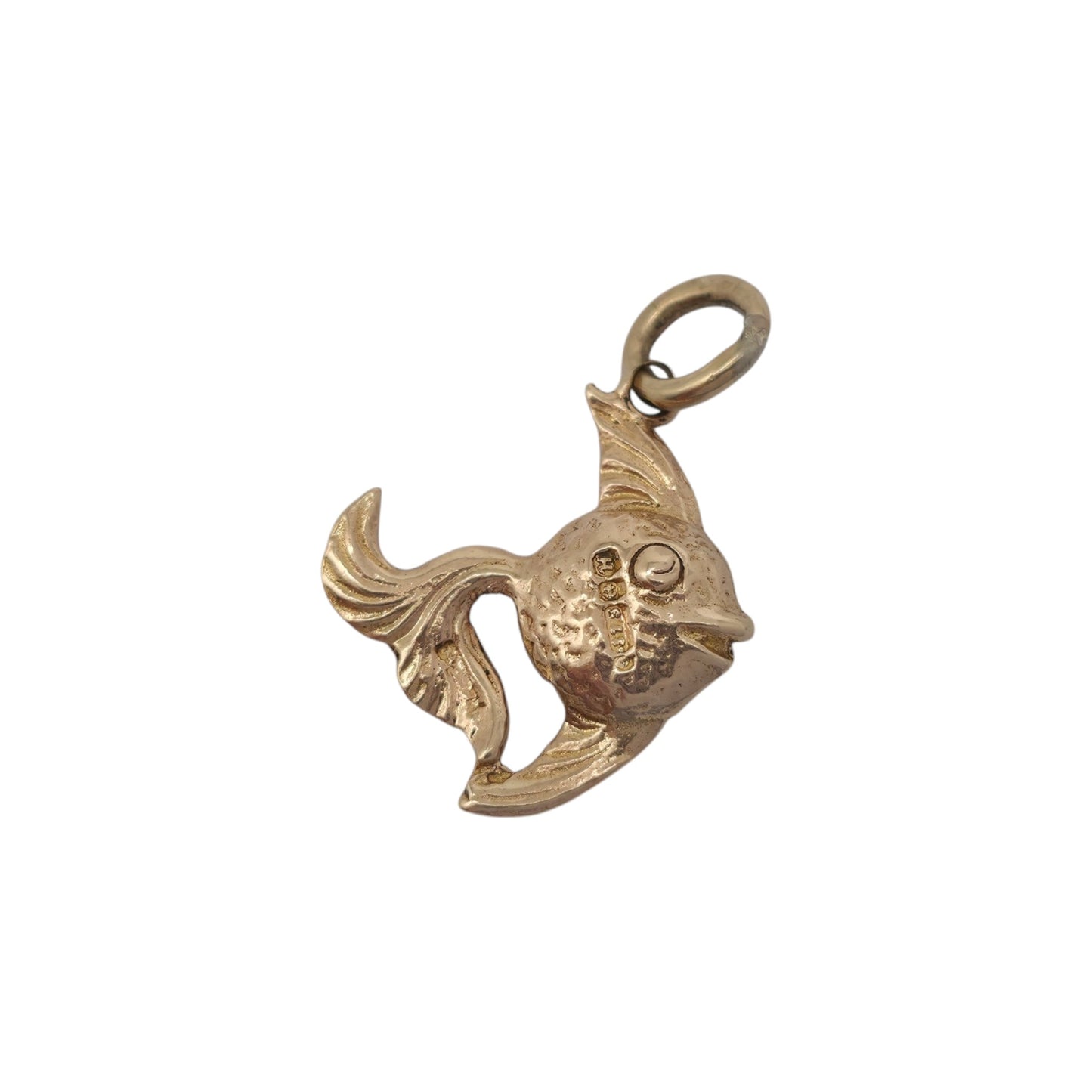 9ct 375 Yellow Gold Goldfish Charm 1957 L 1.5 cm 1.5 g.