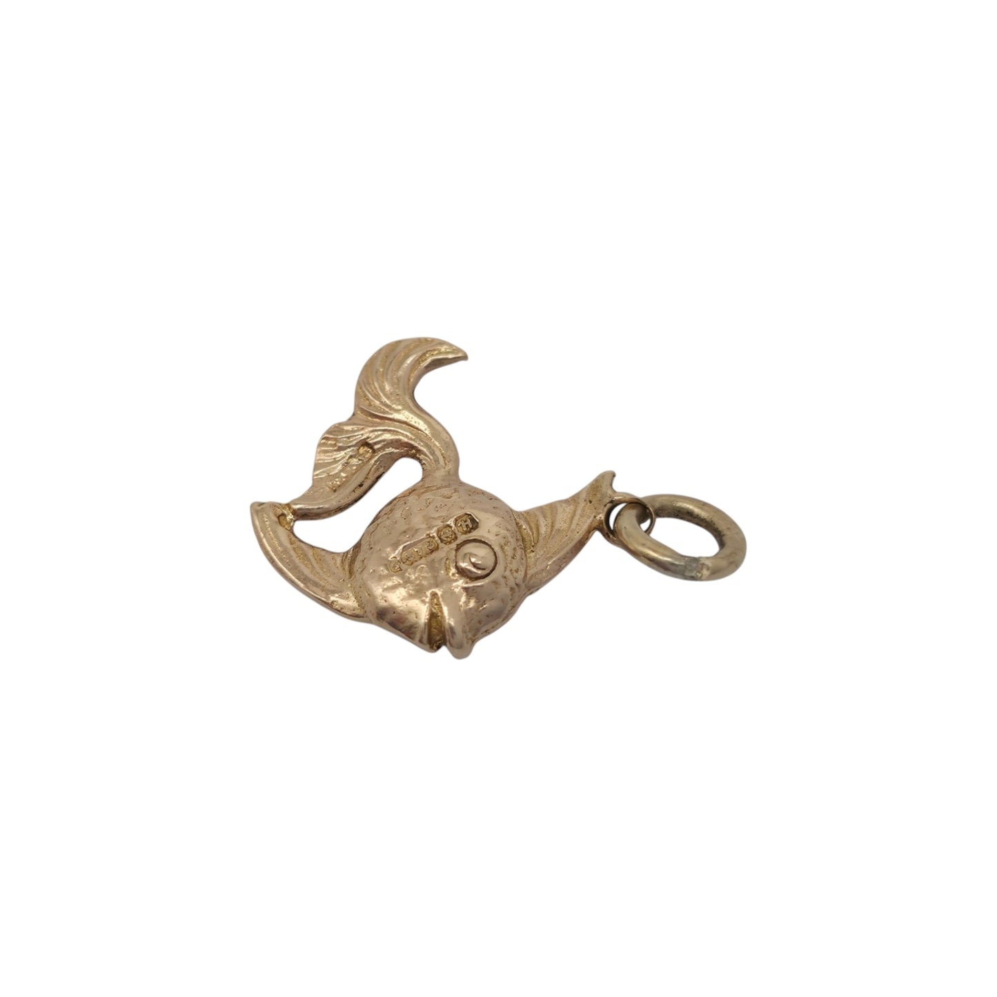 9ct 375 Yellow Gold Goldfish Charm 1957 L 1.5 cm 1.5 g.