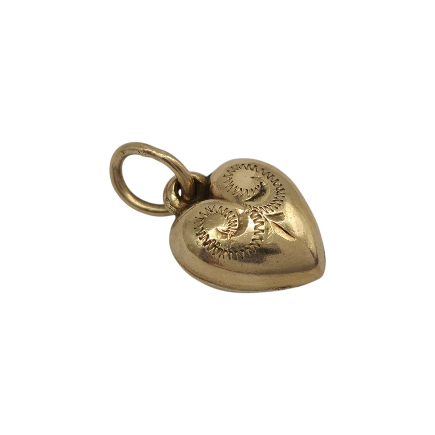 9ct 375 Yellow Gold Engraved Heart Charm 1970 L 1.0 cm 0.9 g.