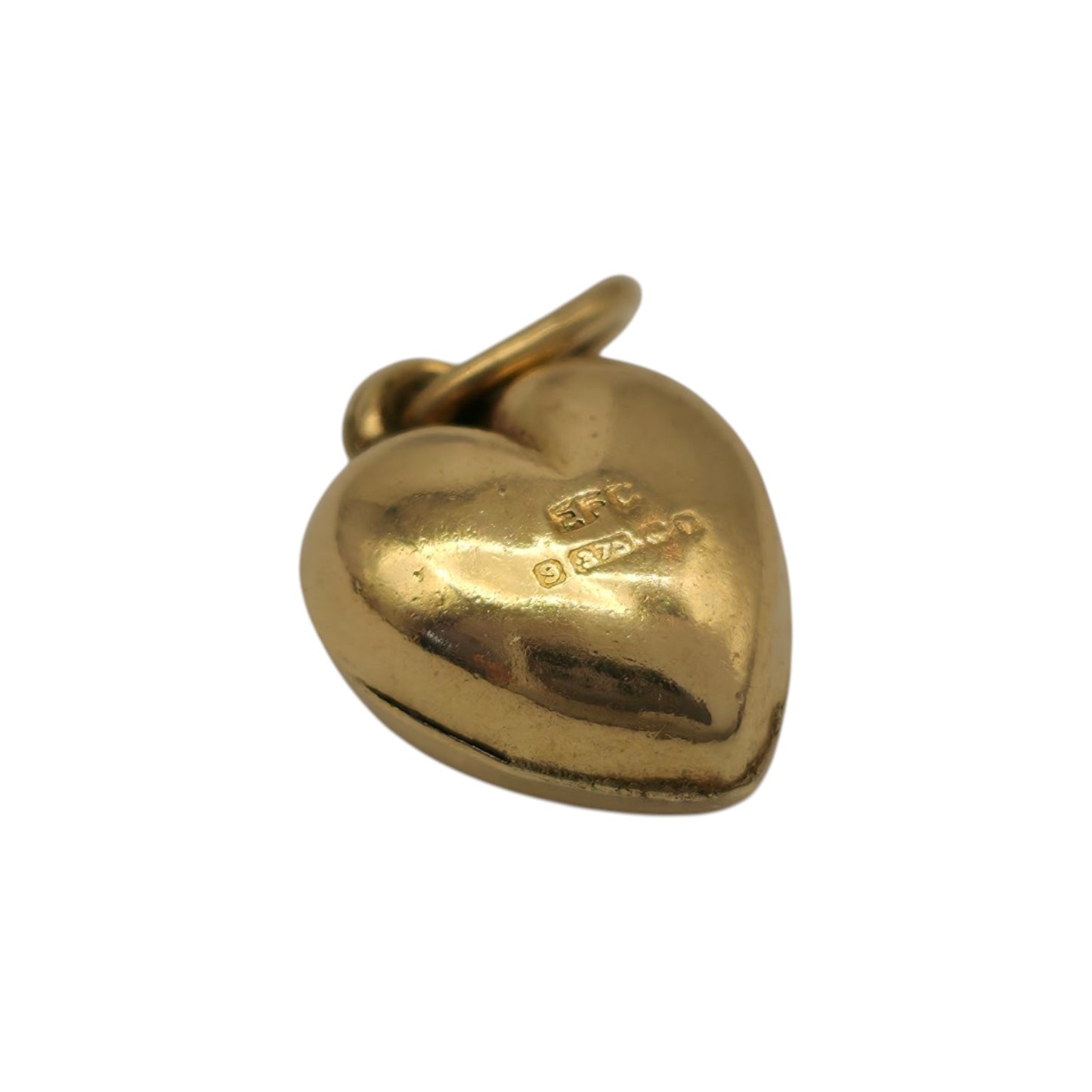 9ct 375 Yellow Gold Engraved Heart Charm 1970 L 1.0 cm 0.9 g.