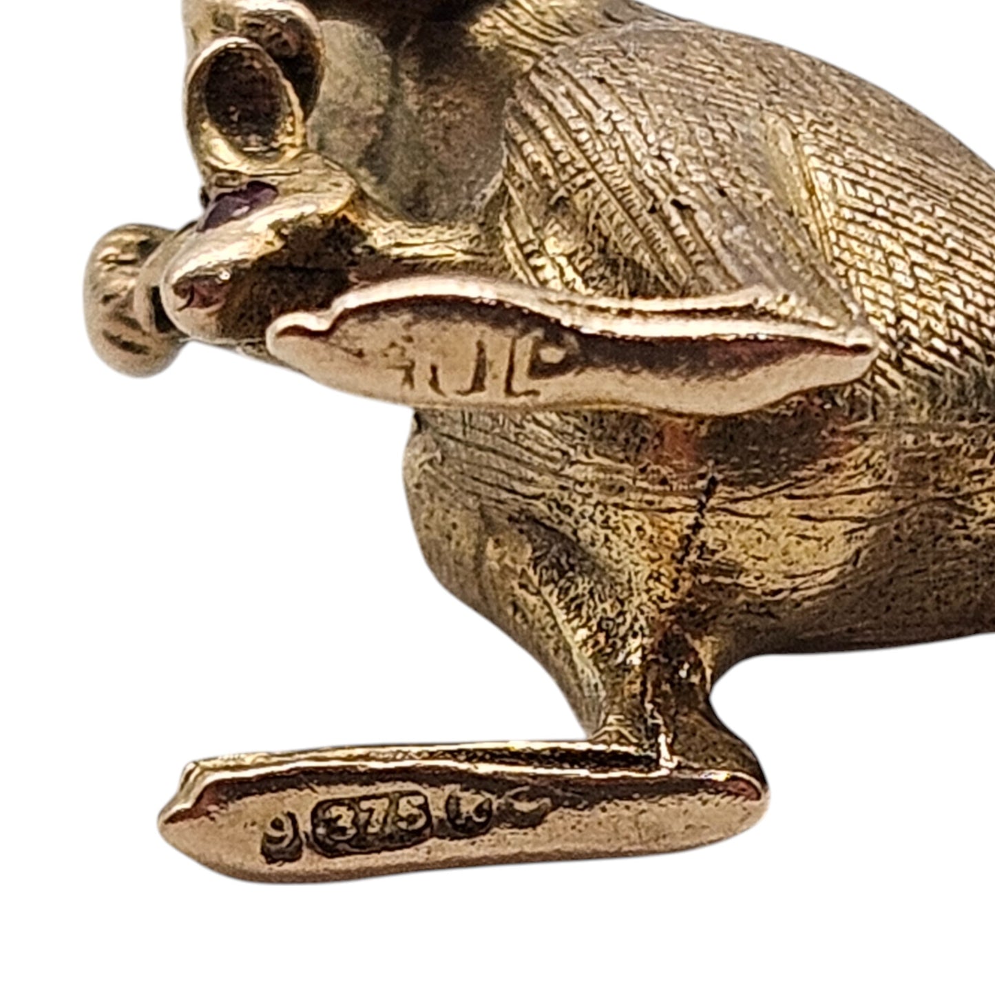 9ct 375 Yellow Gold Kangaroo & Joey Charm With Red Eyes 1965 L 2.4 cm 4.8 g.