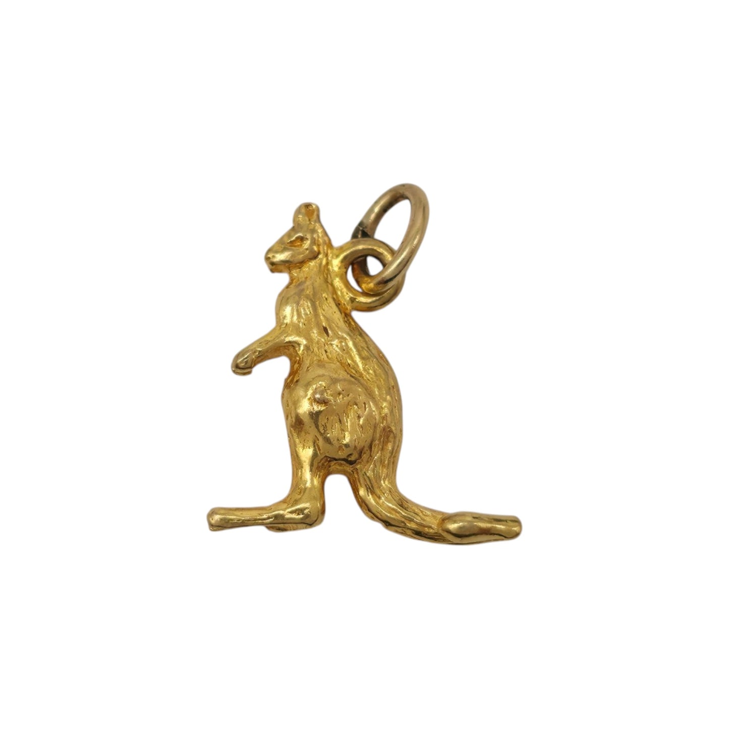 9Kイエローゴールド カンガルーチャーム 長さ1.4cm 1.6g。