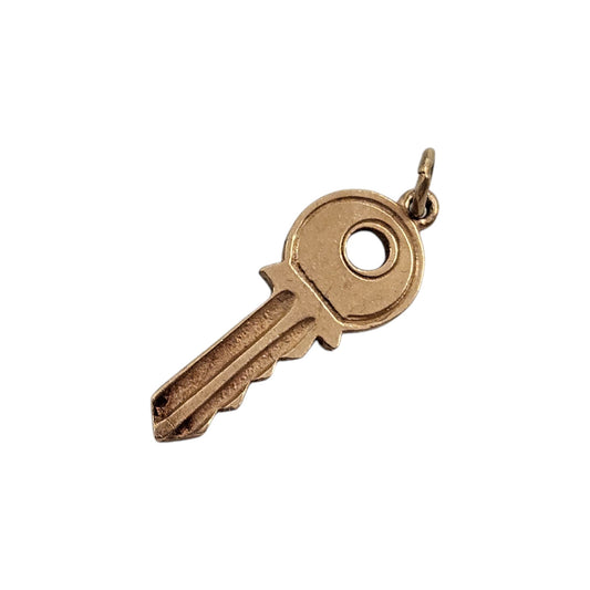 Large 9ct 375 Yellow Gold Key Charm 1970 L 2.6 cm 2.7 g.