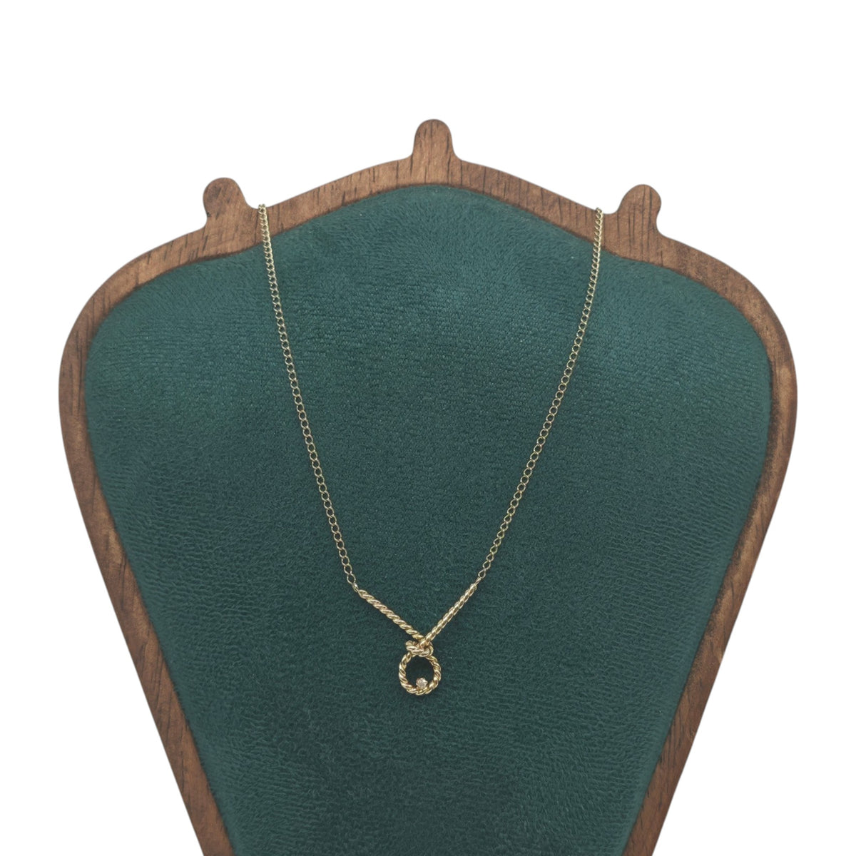 9ct 375 Yellow Gold Knot Necklace With White Sapphire 1978 L 47.5 cm 2.9 g.
