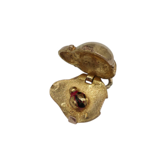 9ct 375 Yellow Gold Ladybird Opening Charm 1958 L 1.2 cm 2.2 g.