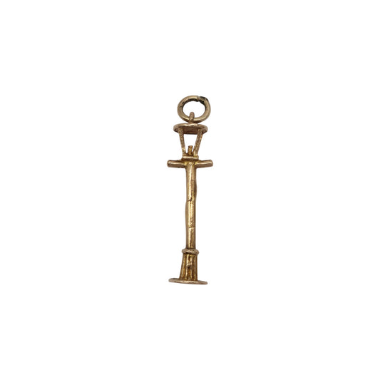 9ct 375 Yellow Gold Lamppost Charm c.1960 L 2.3 cm 1.1 g.