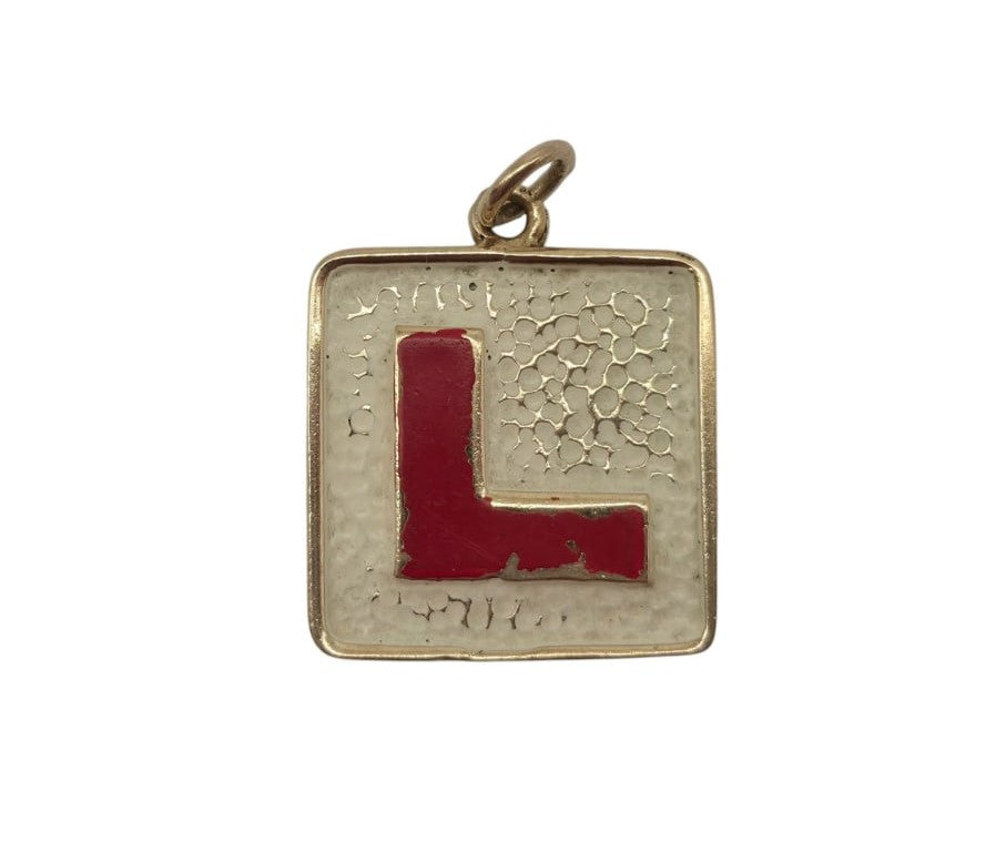Unusual 9ct 375 Yellow Gold & Enamel "L" Learner Plate Charm 1972 L 1.5 cm 2.0 g.