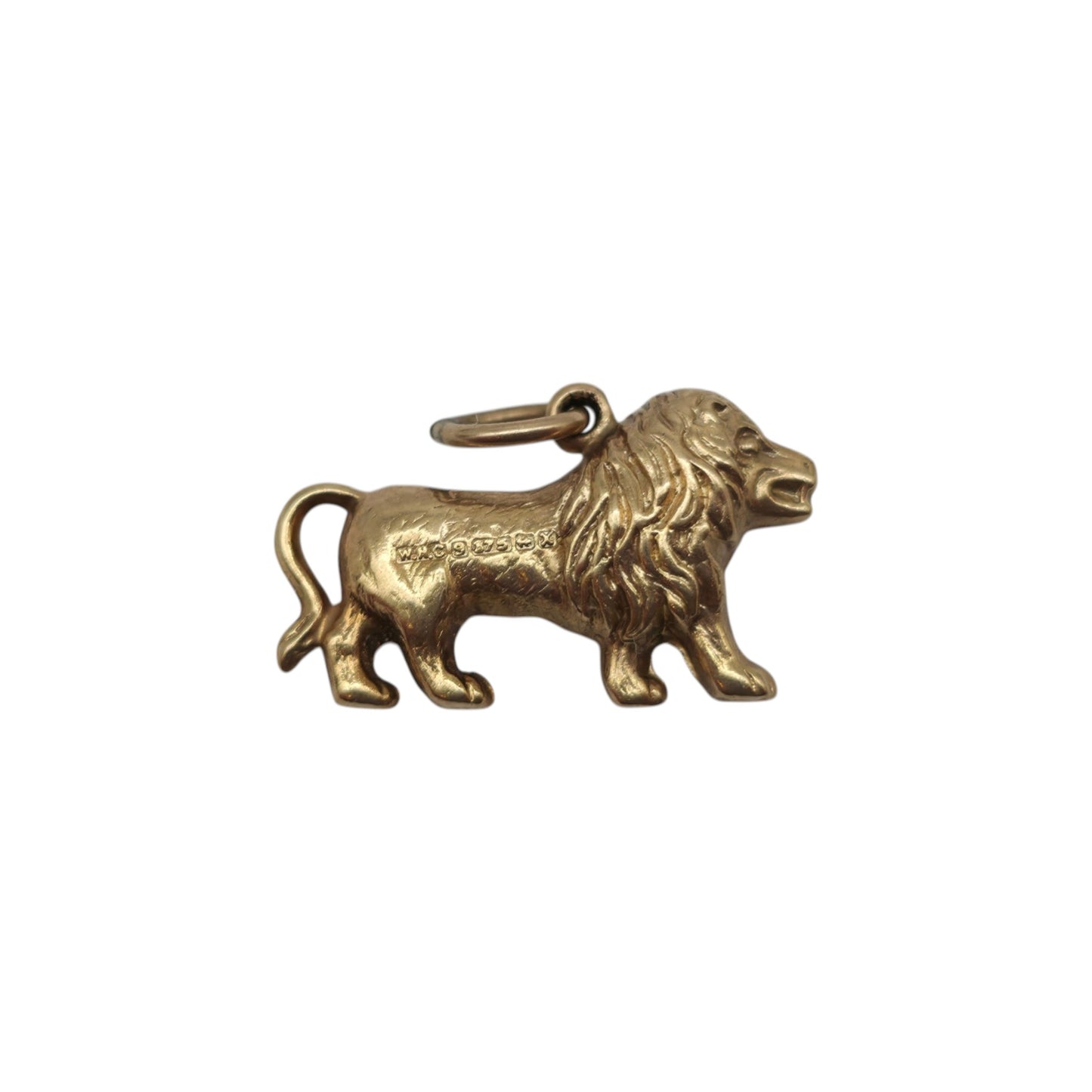 9ct 375 Yellow Gold Lion Charm 1972 L 1.8 cm 0.8 g.