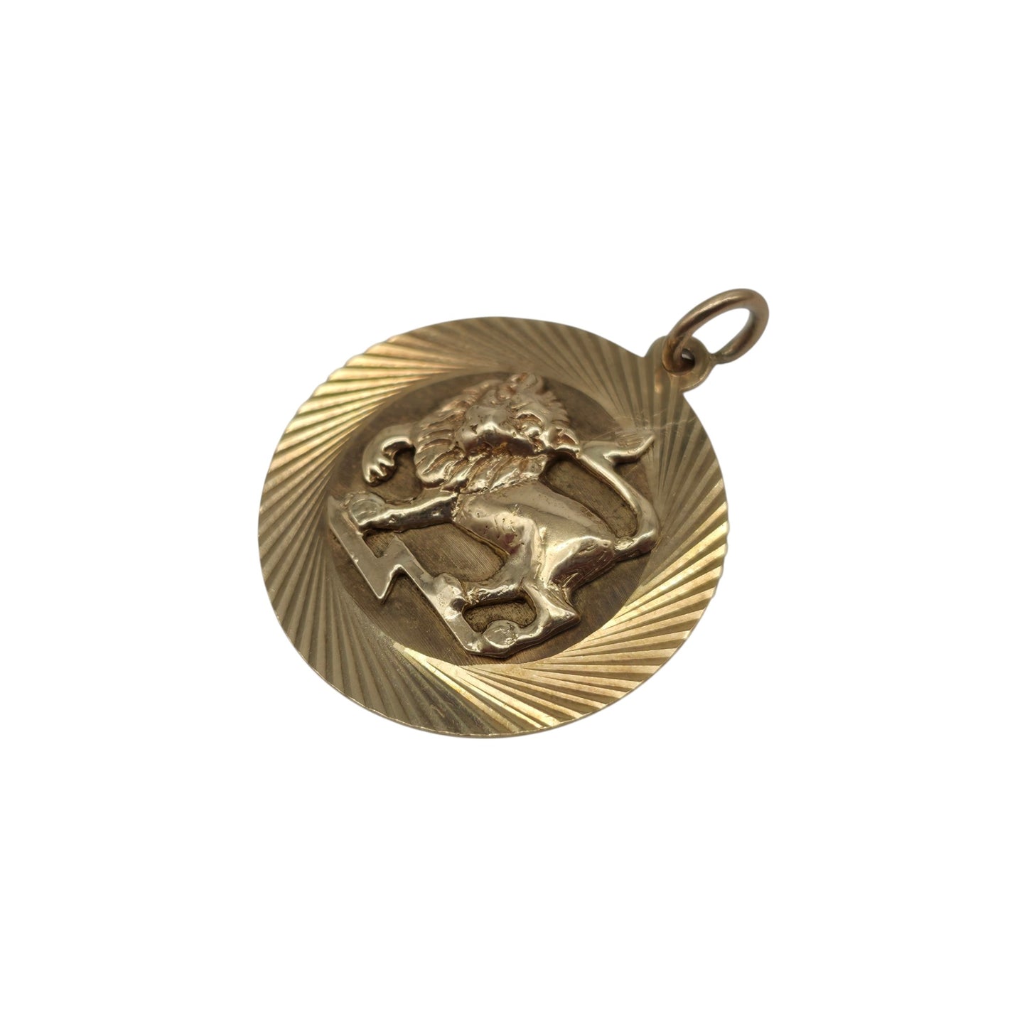 9ct 375 Yellow Gold Lion Charm Pendant 1963 L 2.3 cm 4.6 g.
