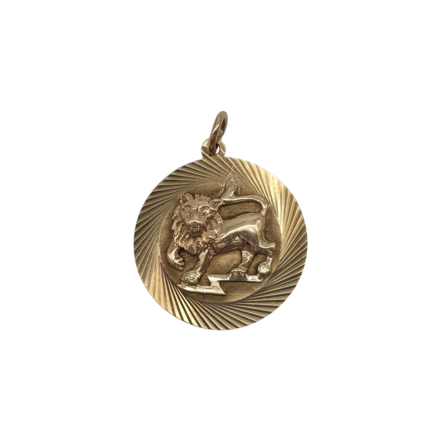 9ct 375 Yellow Gold Lion Charm Pendant 1963 L 2.3 cm 4.6 g.