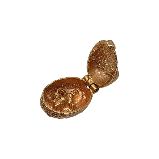9ct 375 Yellow Gold Moses Basket Opening Charm 1971 L 1.3 cm 2.7 g.