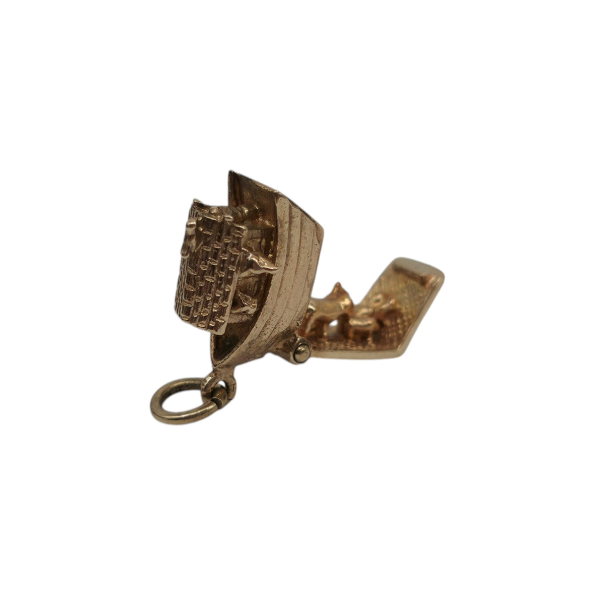 9ct 375 Yellow Gold Noah's Ark Opening Charm 1972 L 1.5 cm 3.1 g.