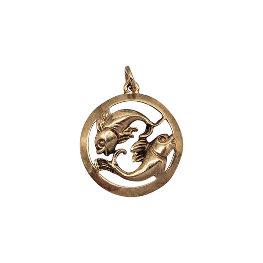 9ct 375 Yellow Gold Pisces Horoscope Charm 1975 L 1.9 cm 1.8 g.