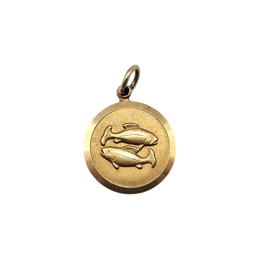 9ct 375 Yellow Gold Pisces Charm 1963 L 1.3 cm 1.8 g.