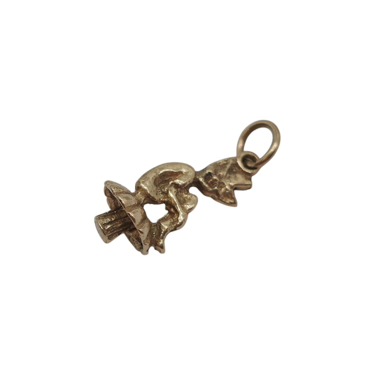 9ct 375 Yellow Gold Pixie Seated On A Toadstool Charm 1973 L 1.6 cm 1.6 g.