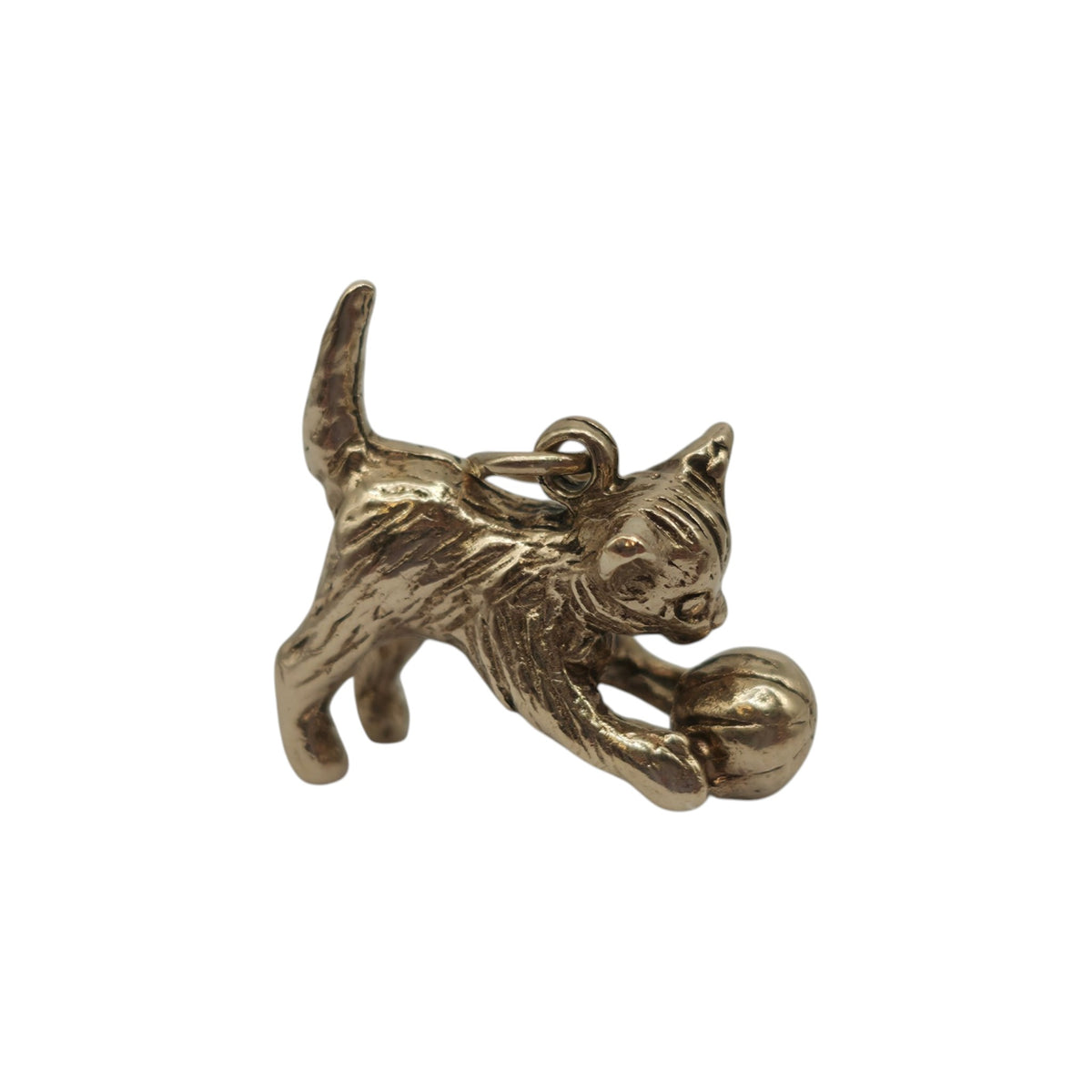 Heavy Cast 9ct 375 Yellow Gold Playful Cat Charm 1977 L 1.7 cm 5.5 g.