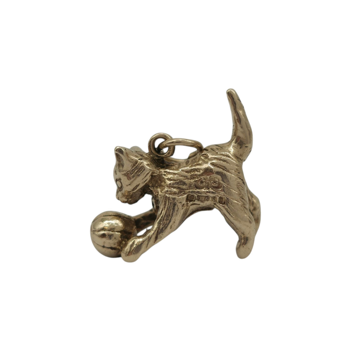 Heavy Cast 9ct 375 Yellow Gold Playful Cat Charm 1977 L 1.7 cm 5.5 g.