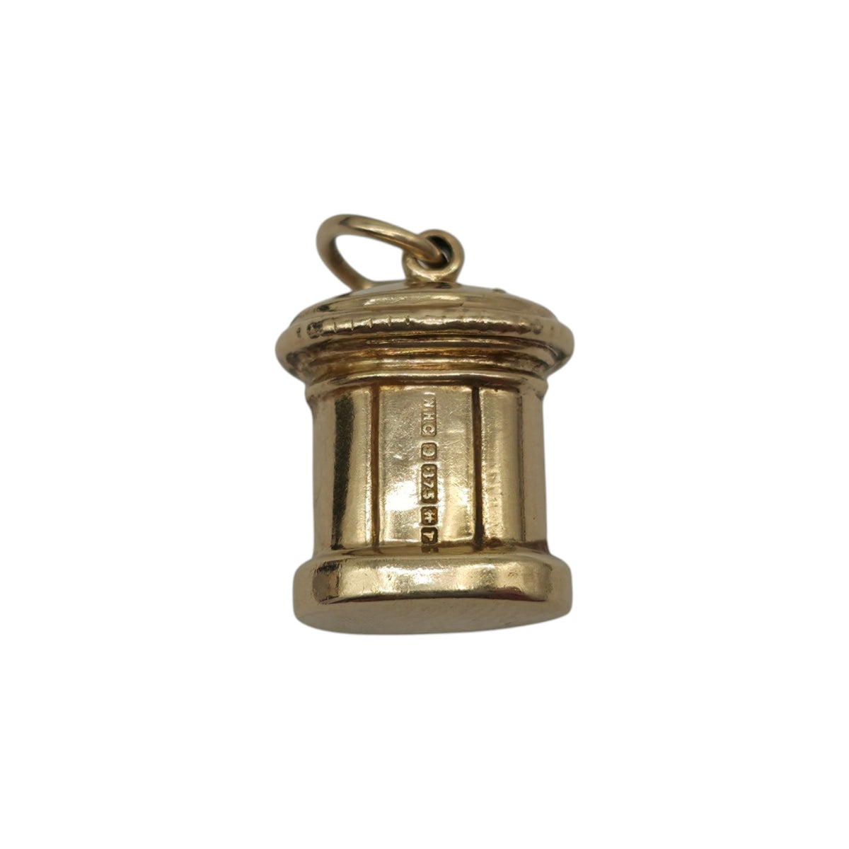 9ct 375 Yellow Gold Postbox Charm 1971 L 1.2 cm 0.9 g.