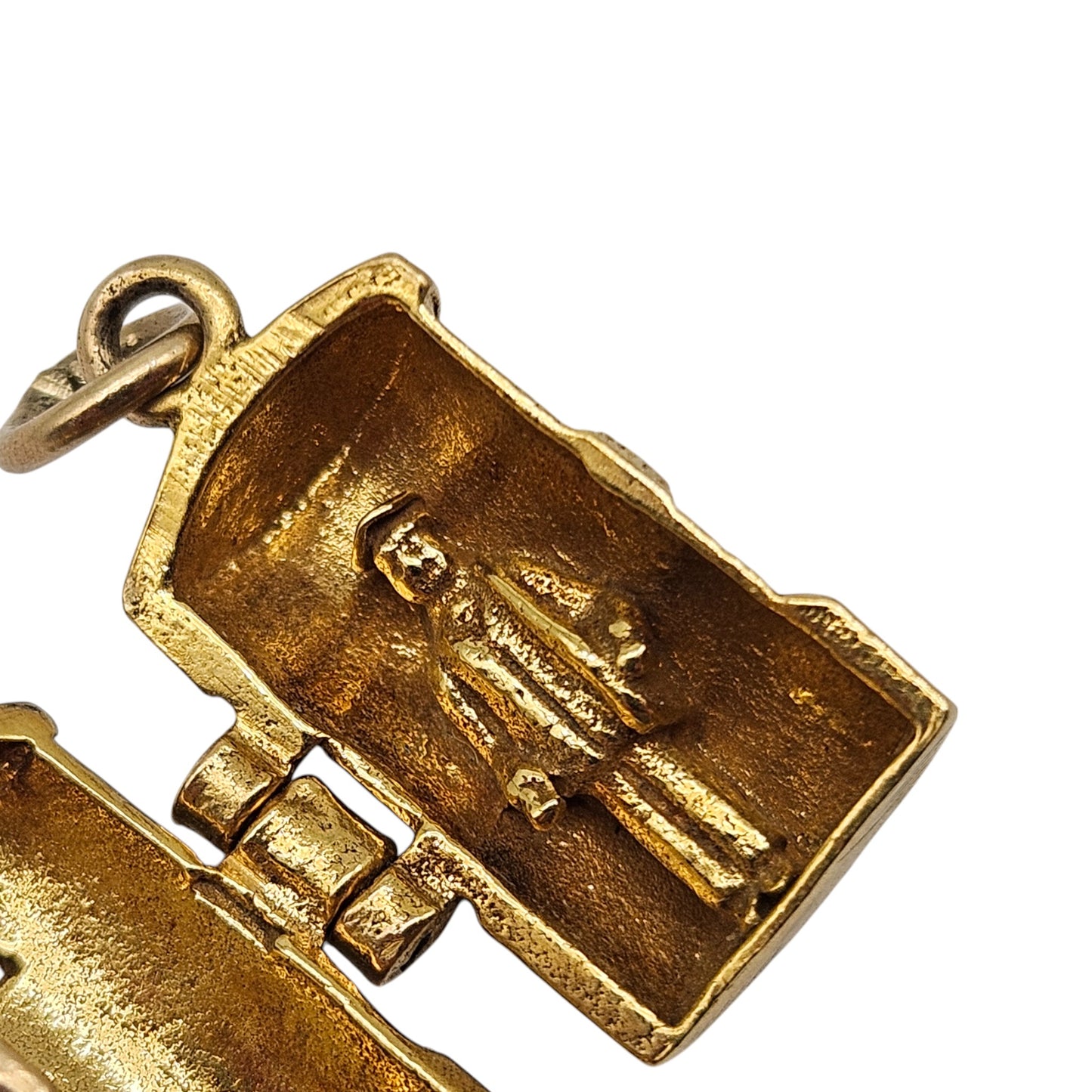 9ct 375 Yellow Gold Postman Inside Post Box Opening Charm 1966 L 1.5 cm 4.1 g.
