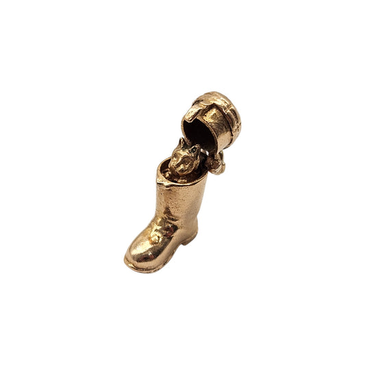 Cute 9ct 375 Yellow Gold Puss In Boot Opening Charm 1966 L 1.6 cm 4.0 g.