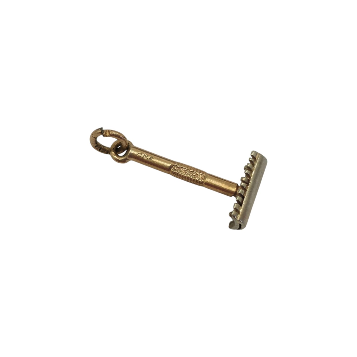 9ct 375 Yellow & White Gold Rake Charm 1948 L 1.3 cm 0.6 g.