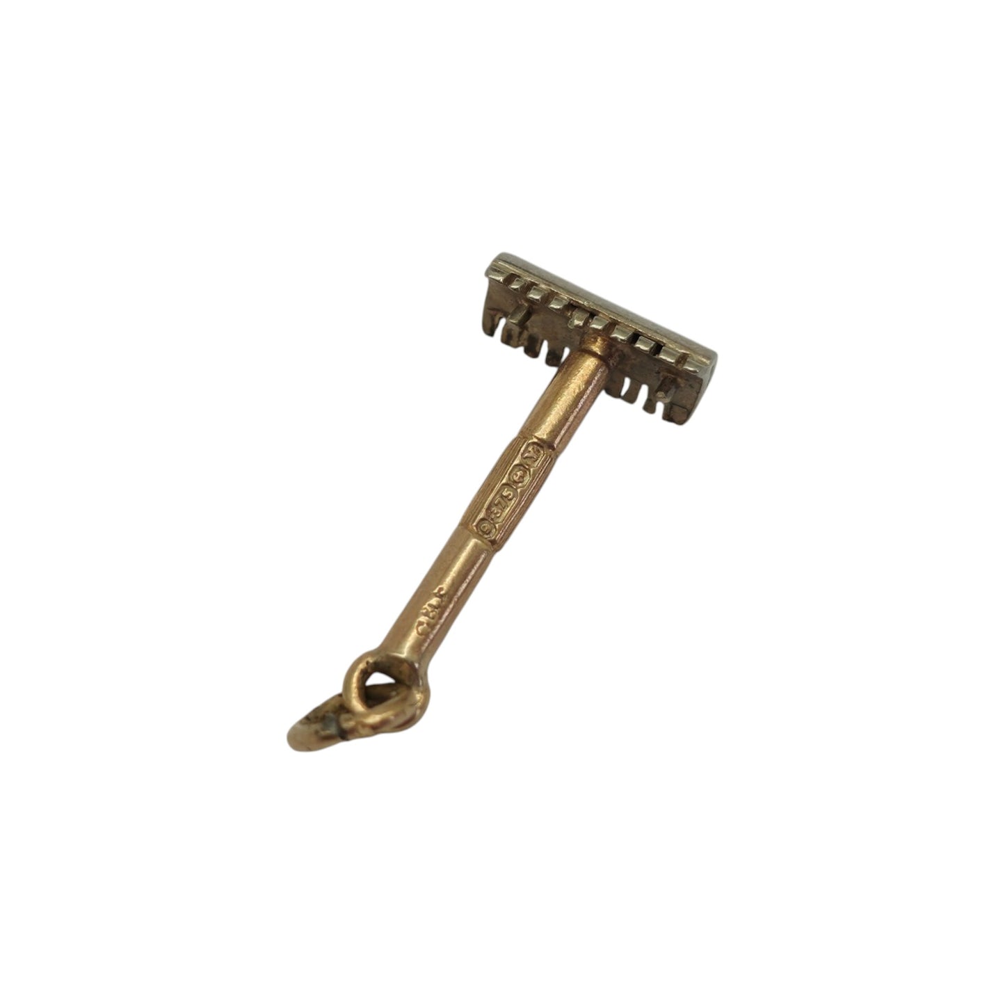 9ct 375 Yellow & White Gold Rake Charm 1948 L 1.3 cm 0.6 g.